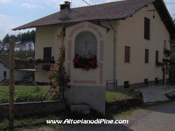 Capitello presente in localit� Ferrari