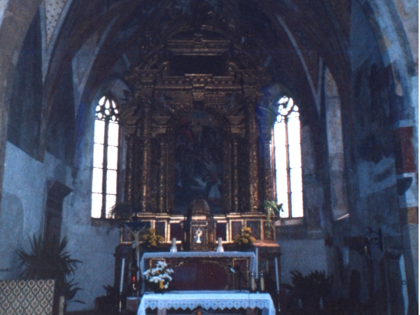 L'altare dell'Antica Pieve di Baselga