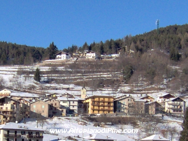 Ricaldo in inverno visto dal lago della Serraia