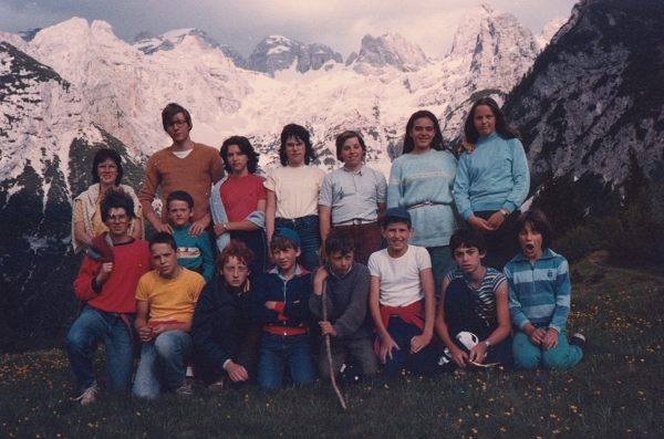 Le montagne innevate fanno da sfondo - foto archivio Parrocchia S.Maria Assunta - Baselga