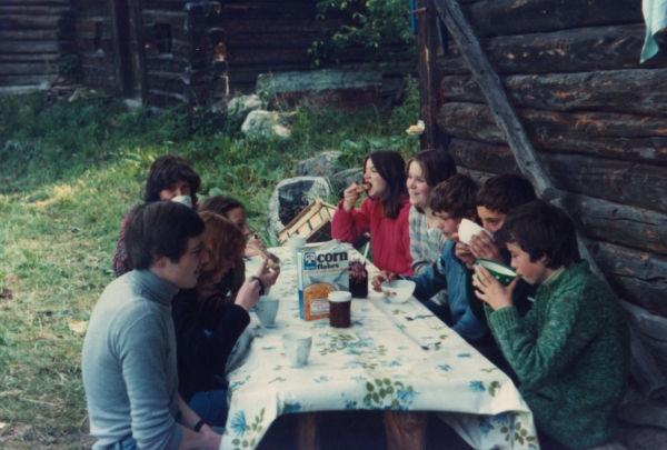 La colazione al mattino - foto archivio Parrocchia S.Maria Assunta - Baselga