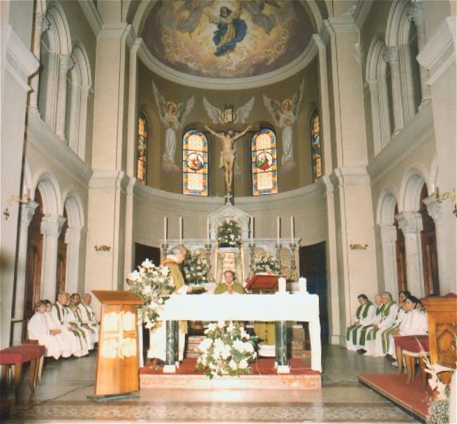 La celebrazione della S.Messa - foto archivio Parrocchia S.Maria Assunta - Baselga