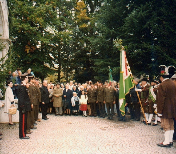 Il saluto della comunitá - foto archivio Parrocchia S.Maria Assunta - Baselga