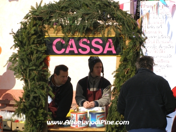 I volontari alla cassa