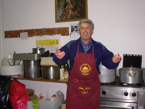 Il cuoco Gino che non deve mai mancare - Foto Flavia
