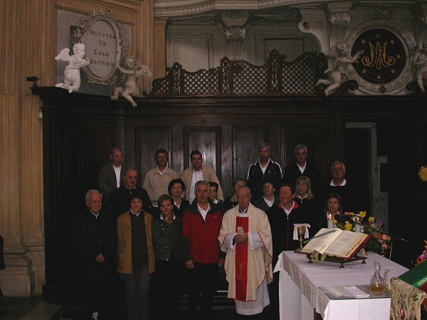 Un foto al termine della celebrazione religiosa