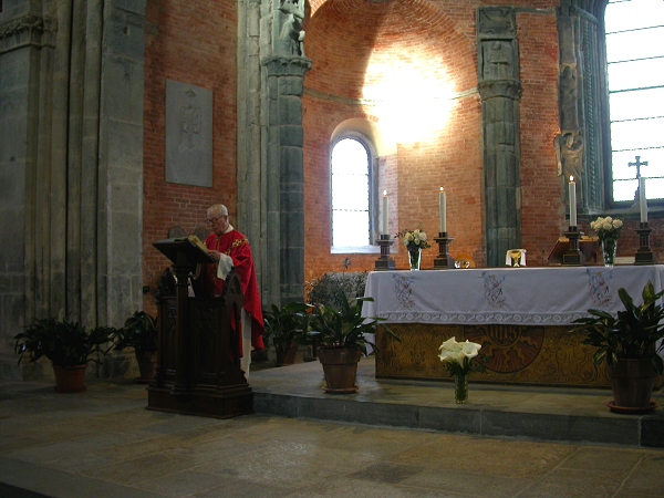 Don Giovanni celebra la S.Messa - foto Coro Santa Giuliana Sternigo