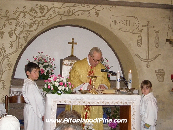Don Giovanni Avi ha celebrato la S.Messa nella chiesetta di Sternigo