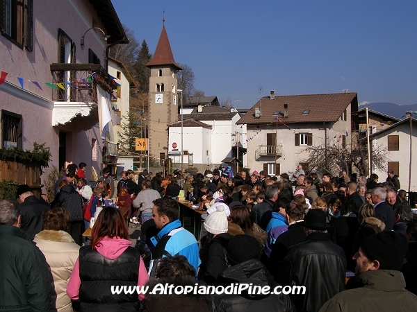 La gente alla Sagra di Santa Giuliana 2008 a Sternigo