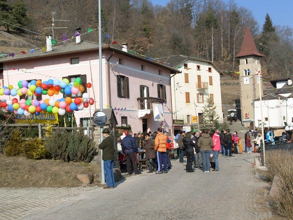 La piazza di Sternigo - foto Flavia