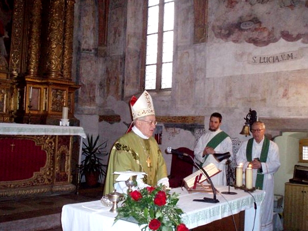 La benedizione dell'Arcivescovo Luigi Bressan - foto Mattia
