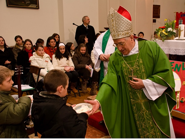 Pane e Vino che diverranno Corpo e Sangue di Cristo - foto Arturo