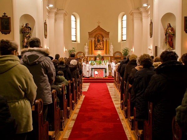 Visita dell'Arcivescovo a Miola - foto Arturo
