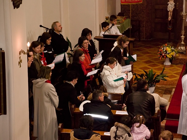 Il coro che ha animato la celebrazione - foto Arturo