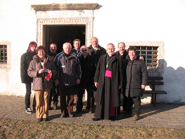 Foto di gruppo dei rappresentanti di Vigo assieme all'Arcivescovo
