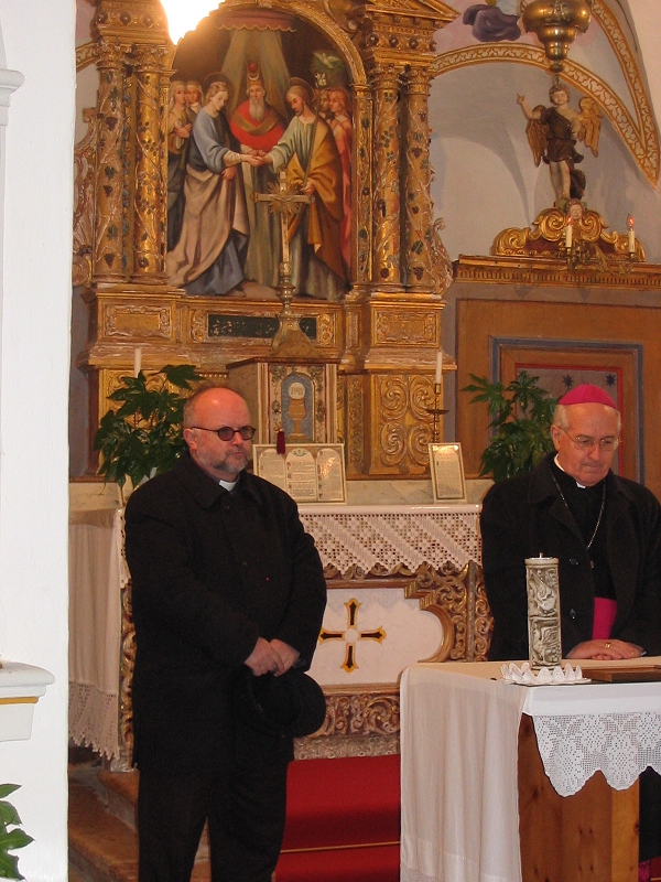 Momenti della visita alla chiesetta - foto Luciano