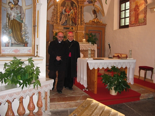 Momenti della visita dell'Arcivescovo a Vigo - foto Luciano