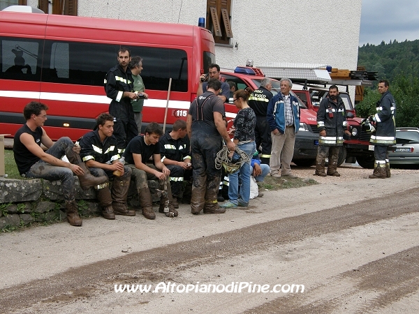 I Vigili del Fuoco Volontari presenti sul posto già nella notte