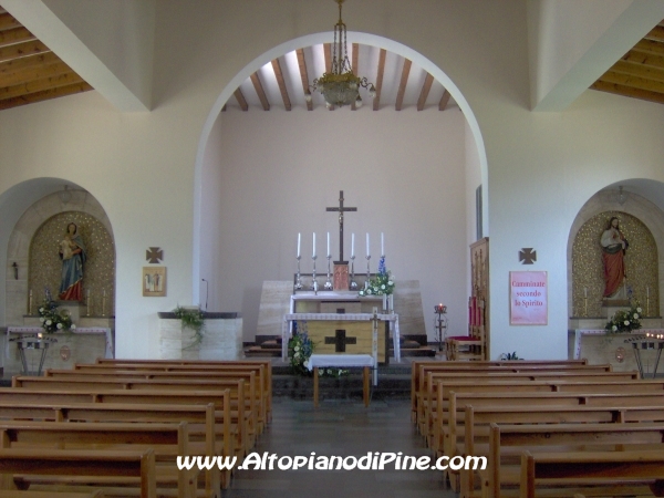 Interno della chiesa di Rizzolaga