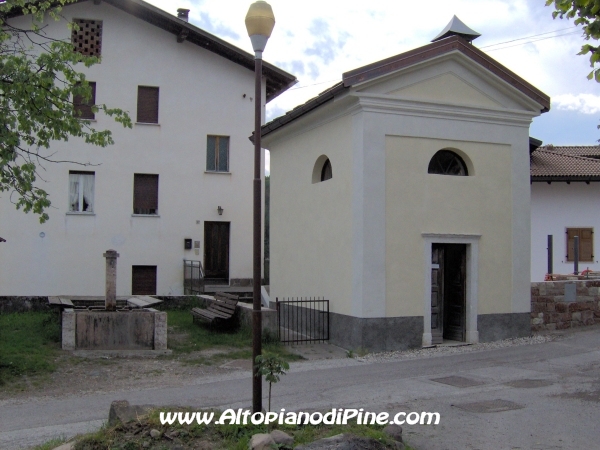 Chiesetta della località  Valt