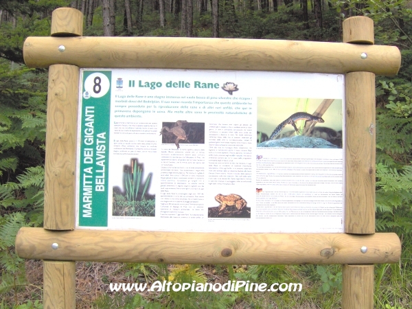 Cartello dove viene descritto il Lago delle Rane