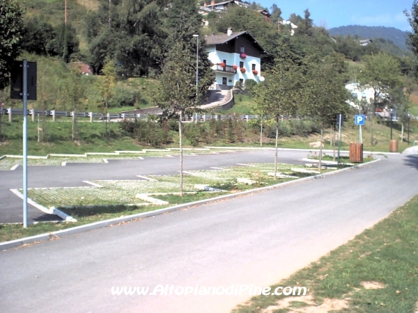 Parcheggio della spiaggia Alberon del lago della Serraia