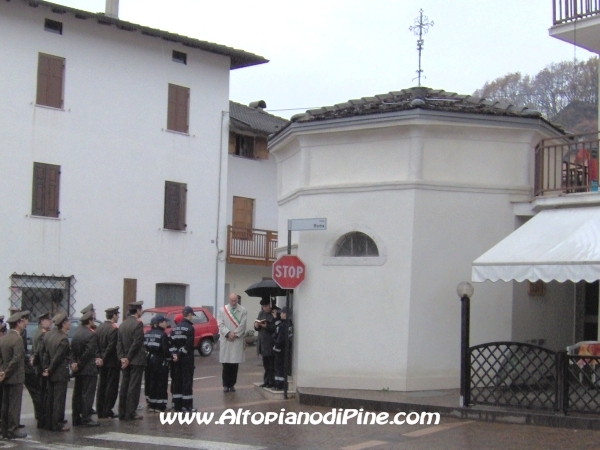 Un momento di preghiera al Capitello delle Anime - Capitello della Pace