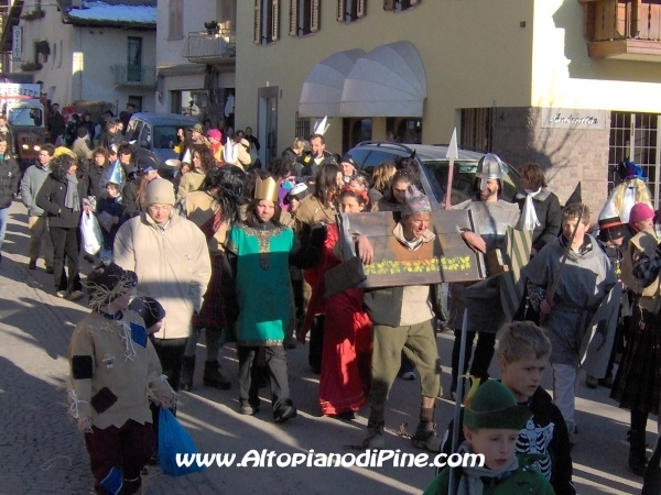 Prigioniero scortato dalle guardie