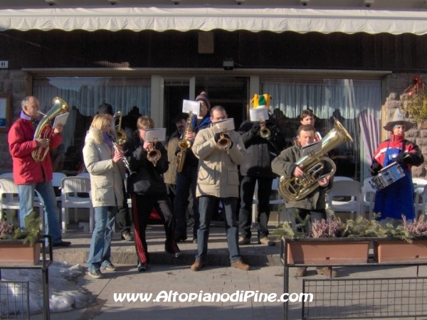 La banda che ha accompagnato con la musica la sfilata