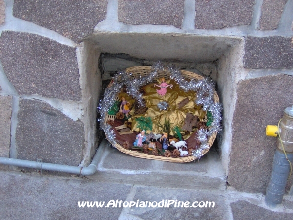 Presepe vicino alla Chiesa Vecchia di Baselga