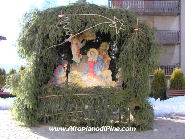 Presepe all'estero della Chiesa di Baselga