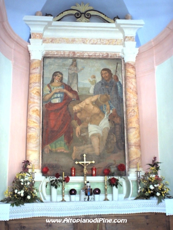 L'interno del Capitello di S.Rocco di Tressilla