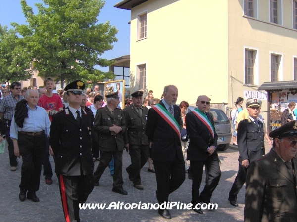 Le autoritá locali che partecipano alla processione