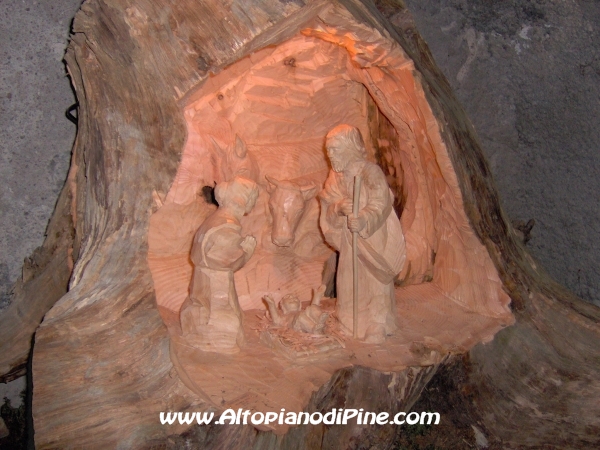 Presepe scolpito nel legno