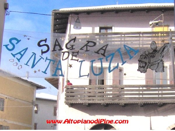 Lo striscione della Sagra de Santa Luzia - Tressilla