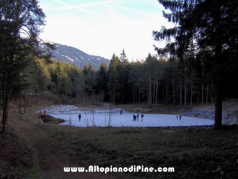 Pattinatori sul lago delle rane - Baselga di Piné 