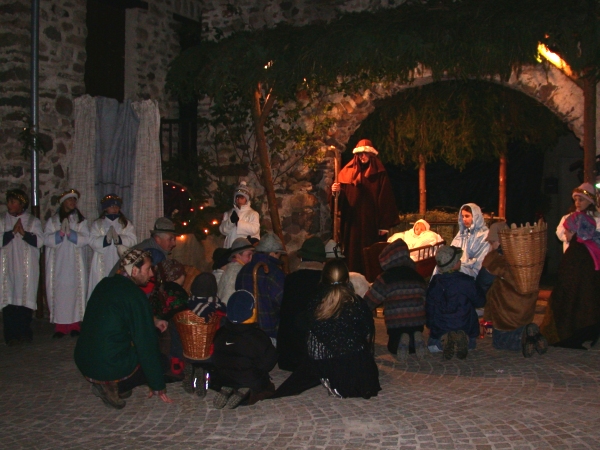 Presepe Vivente: l'omaggio dei pastori - foto di Ermes