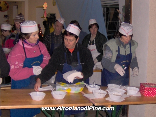 La distribuzione dei Canederli (piú di seicento!!)