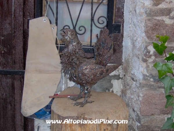 Gallo in ferro battuto