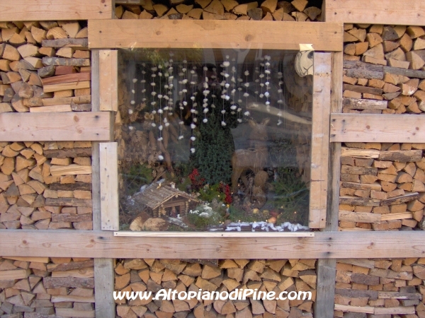 Presepe all'interno della legnaia