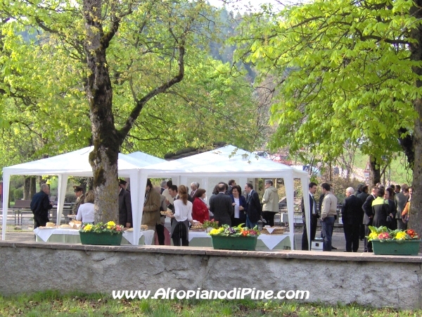 Un rinfresco sulle rive del Lago Serraia
