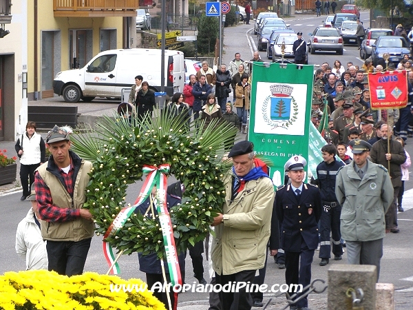 Il corteo arriva al Monumento ai Caduti 