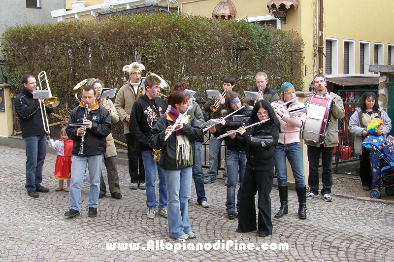 La banda musicale che ha accompagnato i carri
