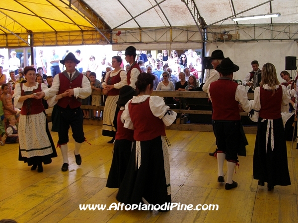 Un altro ballo del Balletto Folk