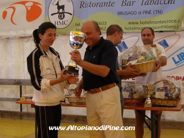 La premiazione della corsa: prima classificata