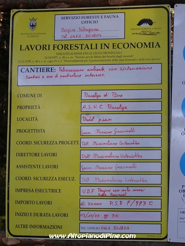 Il cartello dei lavori di valorizzazione ambientale