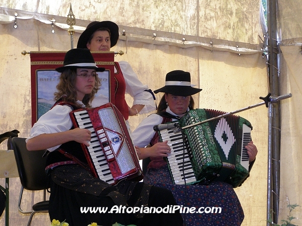 Le fisarmoniciste del Balletto Folk di Bedollo