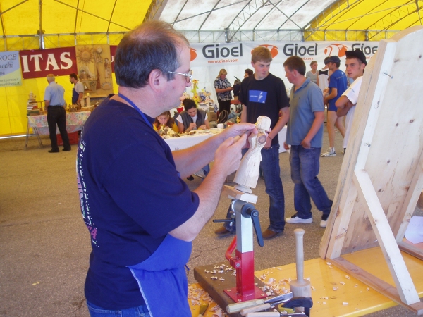 Scultore su legno - foto di Bruno