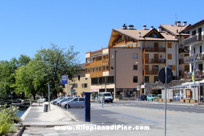 Nuovo arredo urbano Lungolago della Serraia
