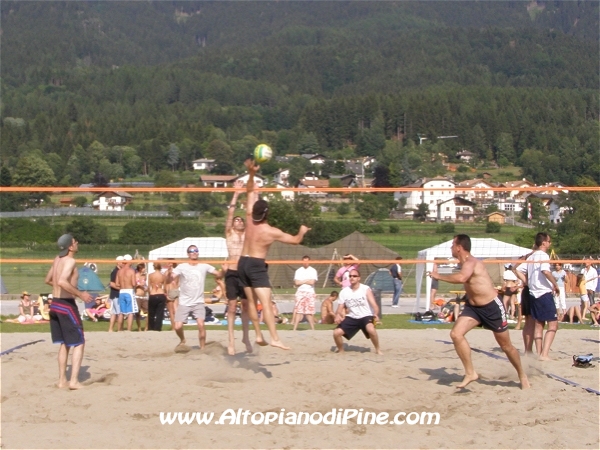 Alcuni momenti di gioco di Beach Volley